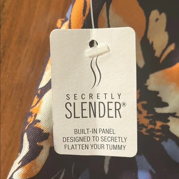 NWT Floral Women's Capri pants - Picture 4 of 6